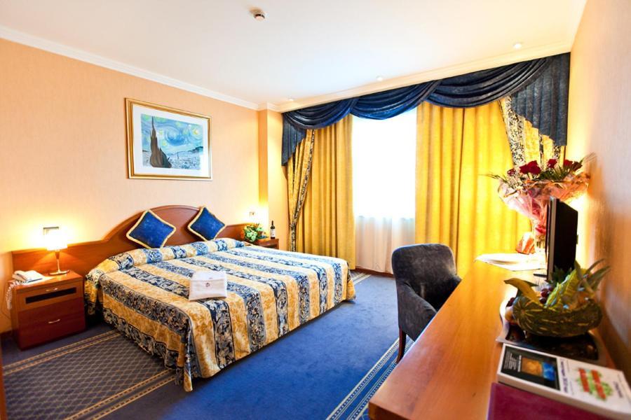 River Palace Hotel Atyraū Habitación foto