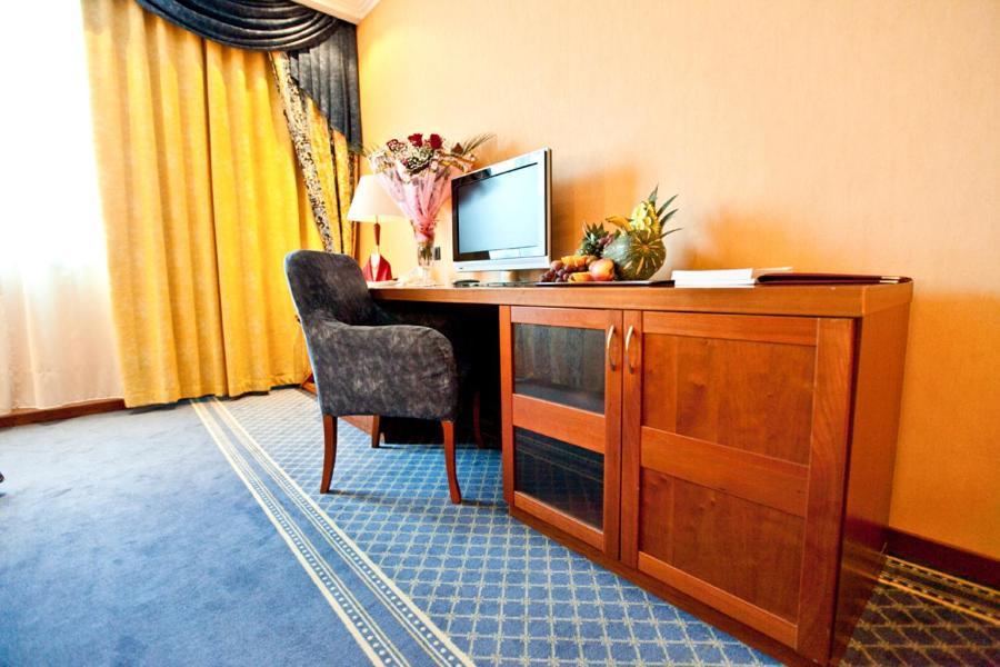 River Palace Hotel Atyraū Habitación foto