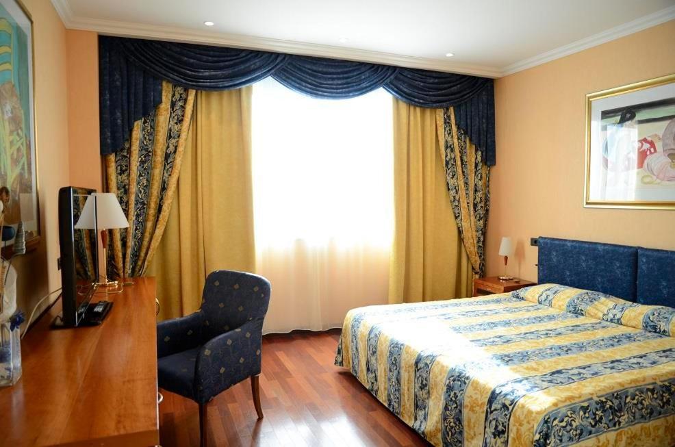 River Palace Hotel Atyraū Habitación foto